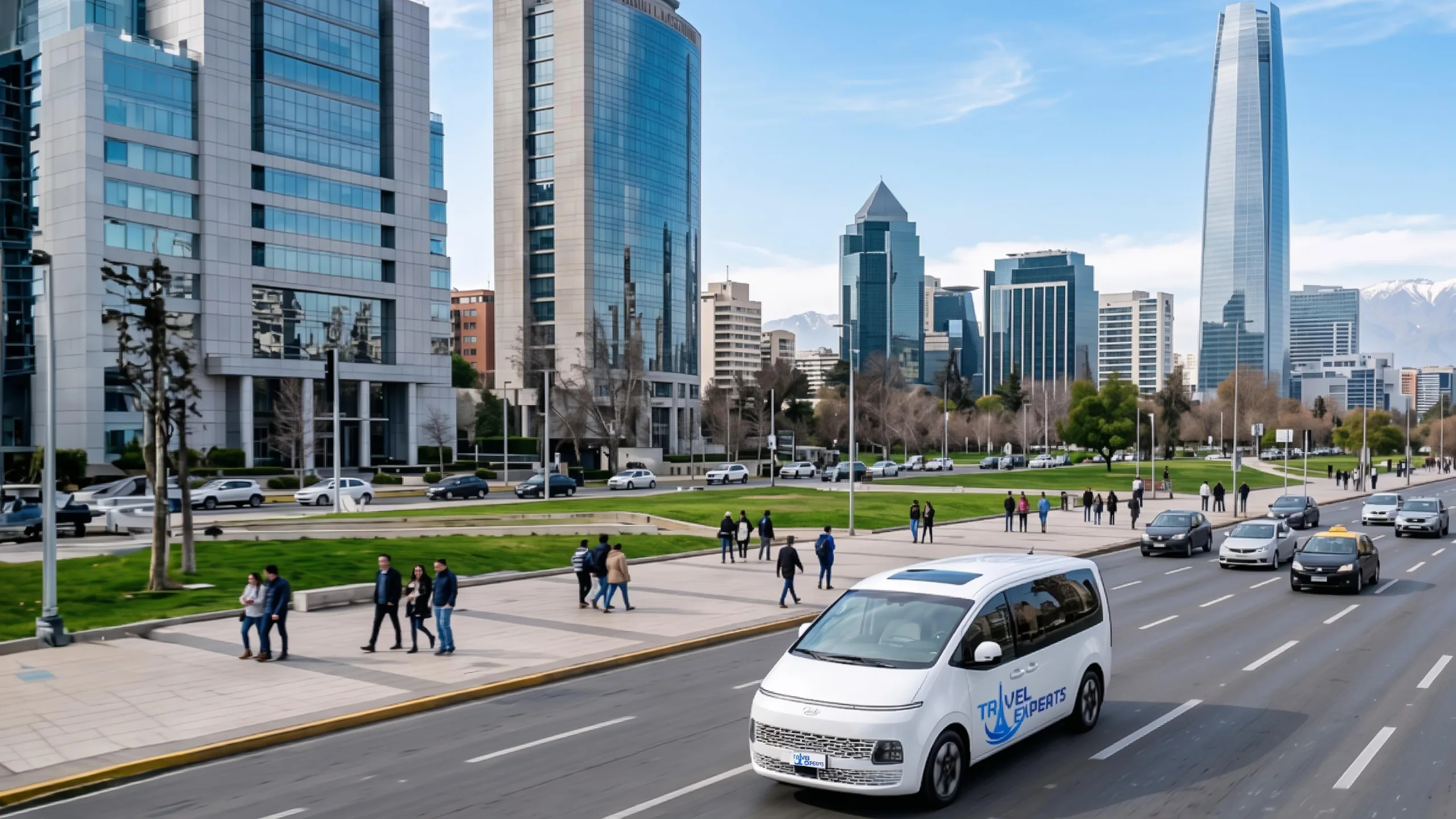 Van de Travel Experts circulando por el sector empresarial de Santiago